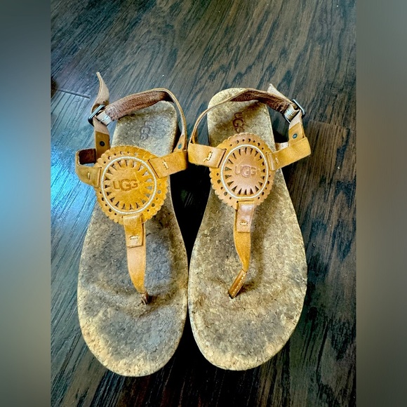 Ugg Ayden II Women Tan Leather Sandals .. Good Condition - Picture 1 of 8